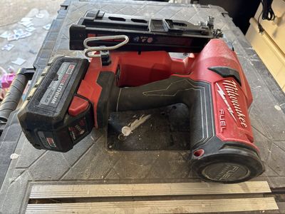 Milwaukee M18 FUEL Cordless Nailer with High Output XC 6.0 Battery