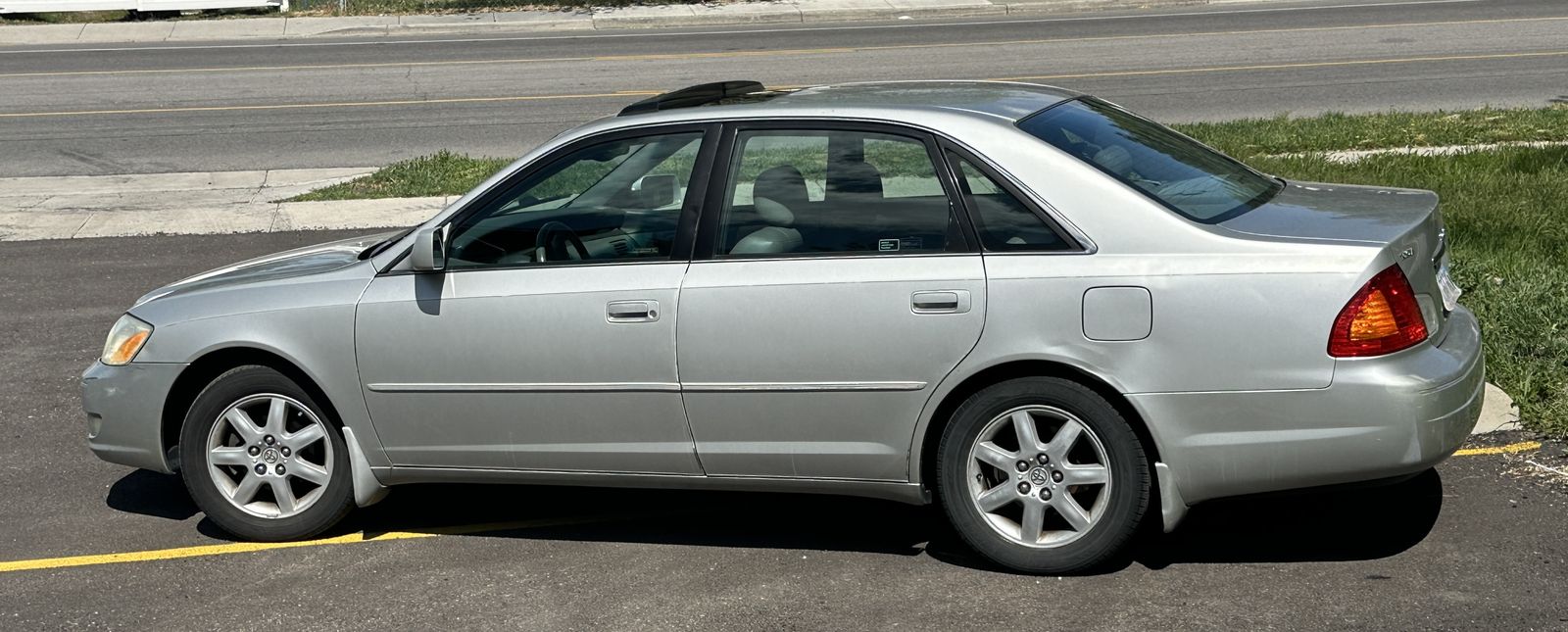 2001 TOYOTA AVALON XLS