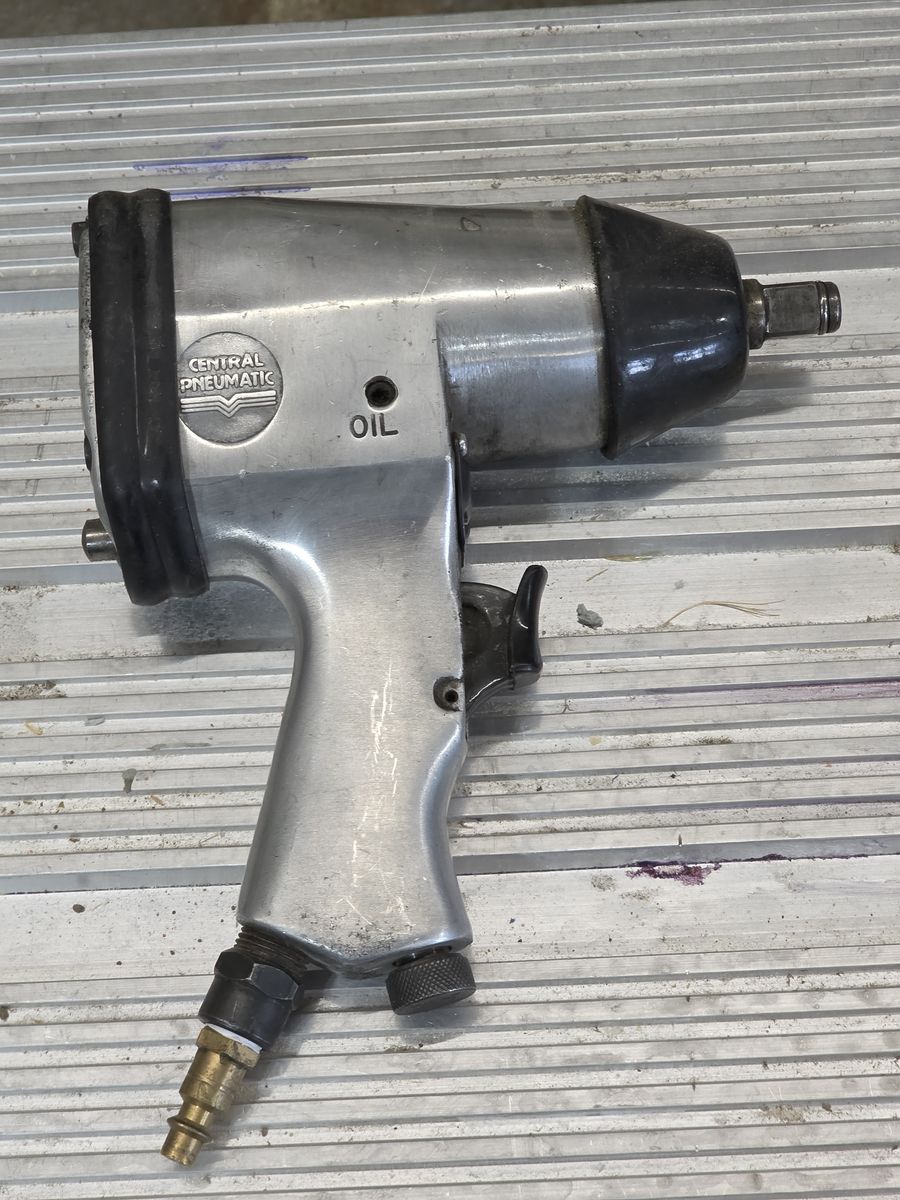Central Pneumatic 1/2" Impact Wrench