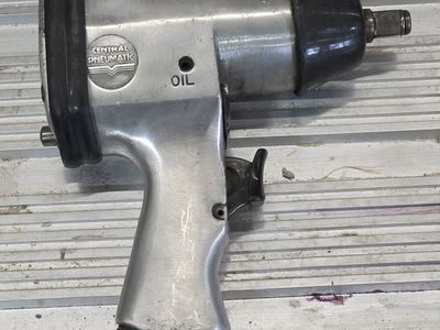 Central Pneumatic 1/2" Impact Wrench