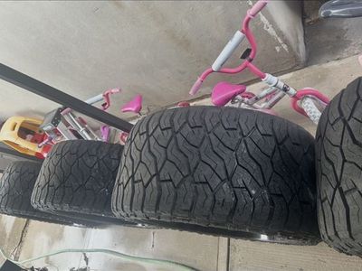 Moto Metal 24" Rims with Venom Power 35x15.50R24 Tires