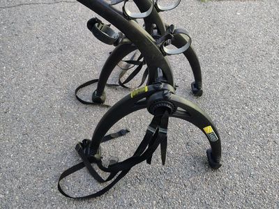 Saris Bones 3-Bike Rack for trunk , SUV, or hatchback,Excellent Condition.