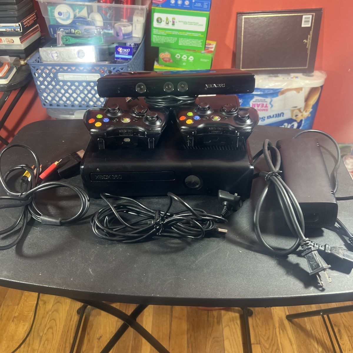 Microsoft Xbox 360 S Console 320GB with Kinect & 2 Controllers - Black, Model 1439