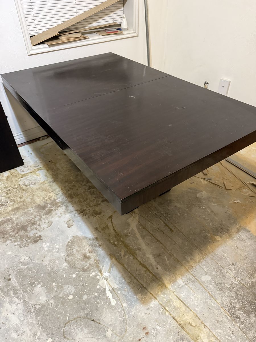 Large, expandable table: 6-8 feet long