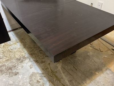 Large, expandable table: 6-8 feet long