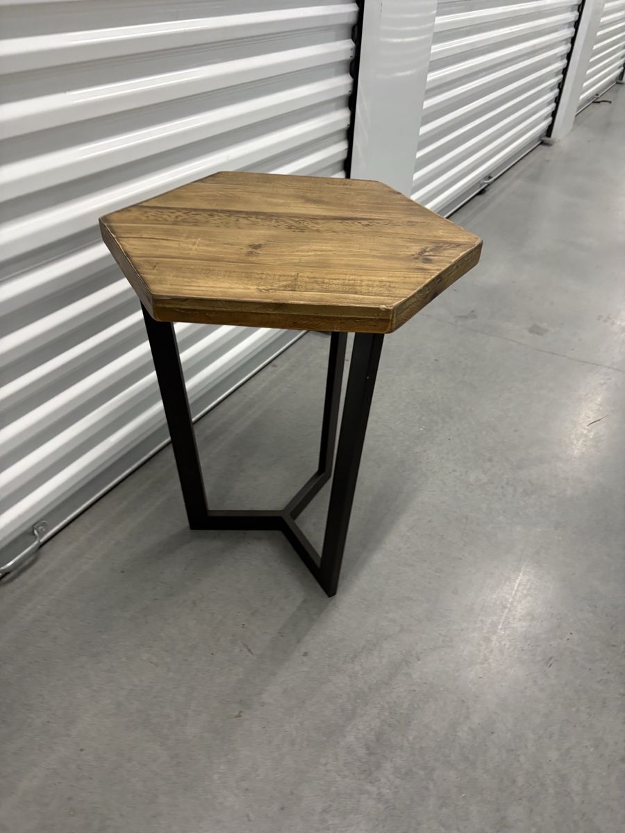 Industrial Hexagon End Table – Wood & Metal Accent Table