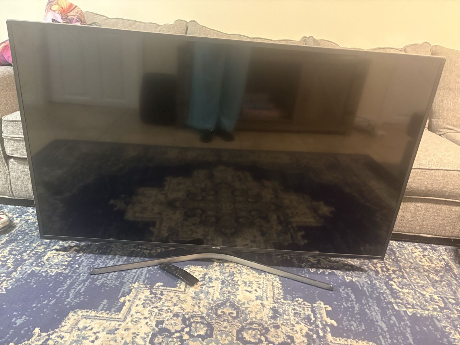 Samsung Smart TV with Remote Control