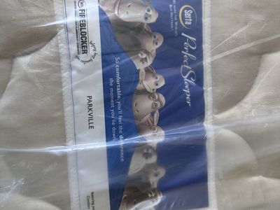 Serta Perfect Sleeper Parkville Queen Size Mattress - Comfort Quilt. Box Spring also included