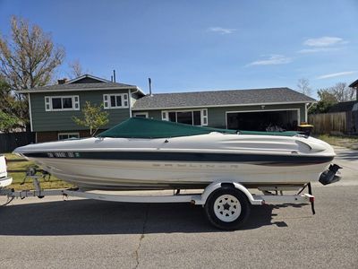 2000 Bayliner Capri 2050 CZ – Ready for the Water – 200 Engine Hours