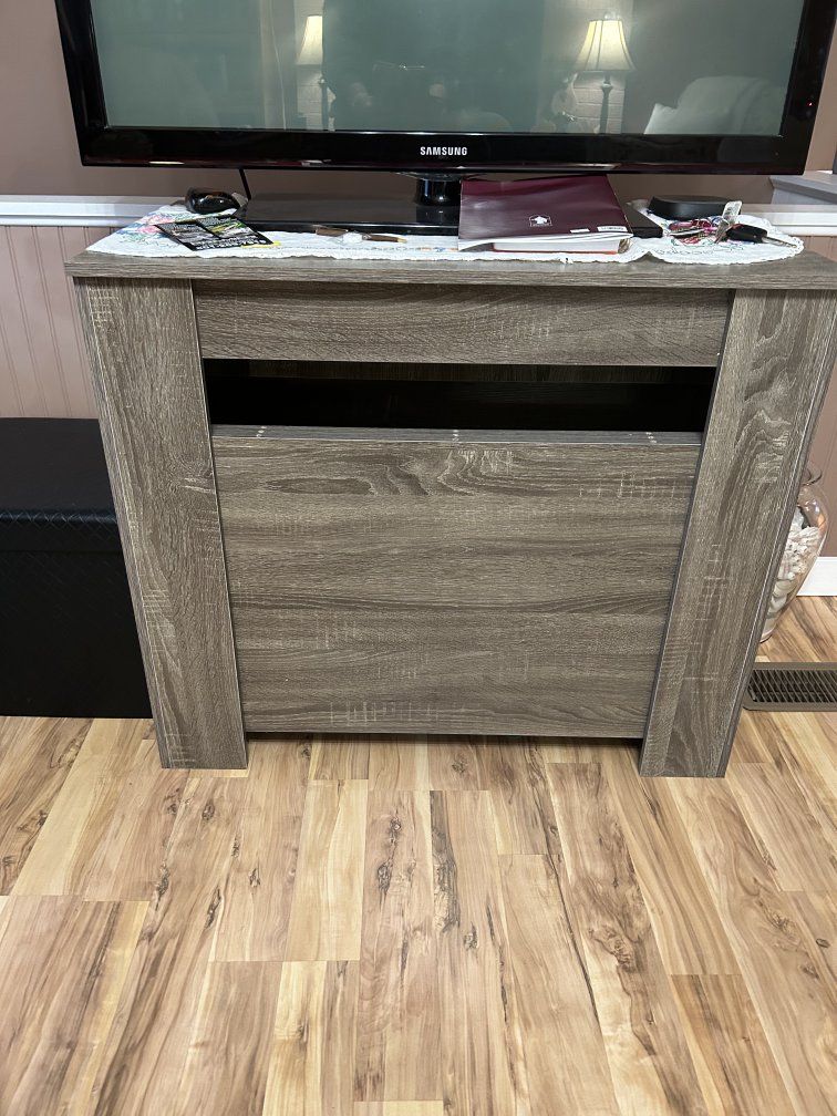 Extendable dining table