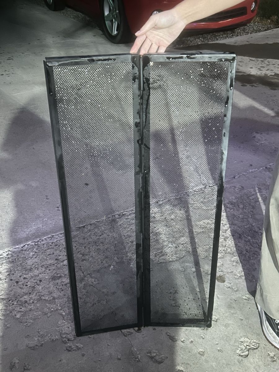 Reptile tank 50 gallon (LEAKS WATER) comes with metal top 35.5" x 17.5"