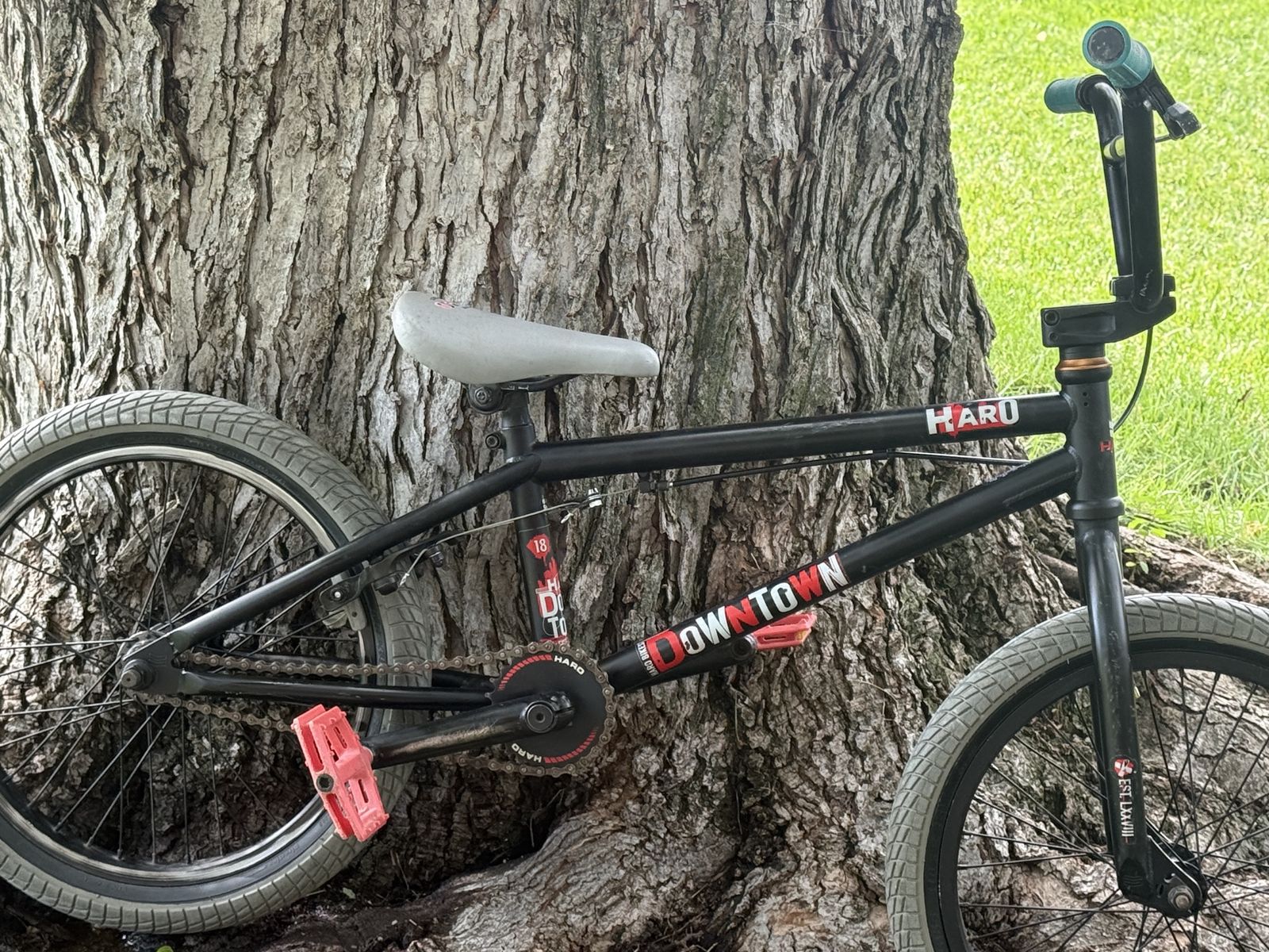 18In Haro Downtown BMX Bike - Black with Red Pedals