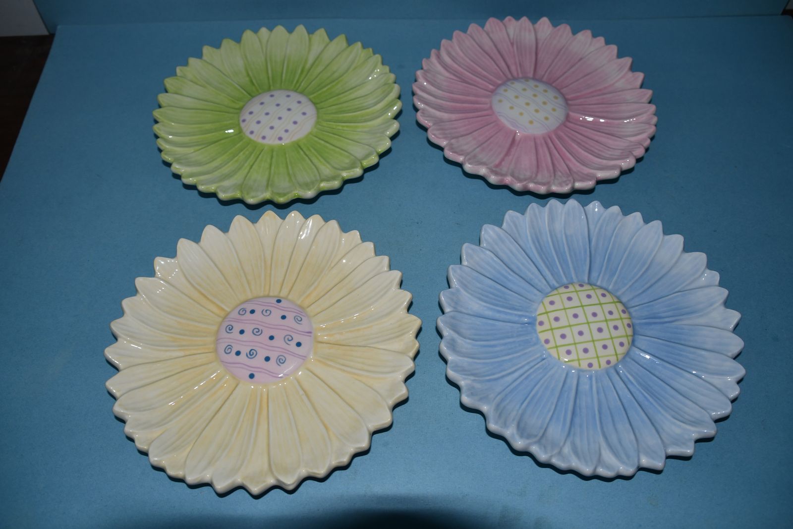 VINTAGE ~ SET of 4 ~ "FLOWER" CERAMIC PLATES ~ DIAMETER 8" ~ PASTEL COLORS ~ SO PRETTY ~ NO CHIPS!