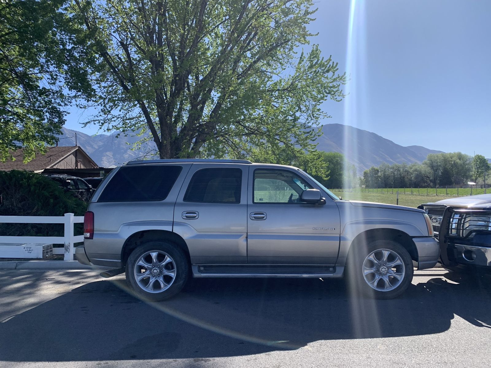 2002 Cadillac Escalade *PART OUT*