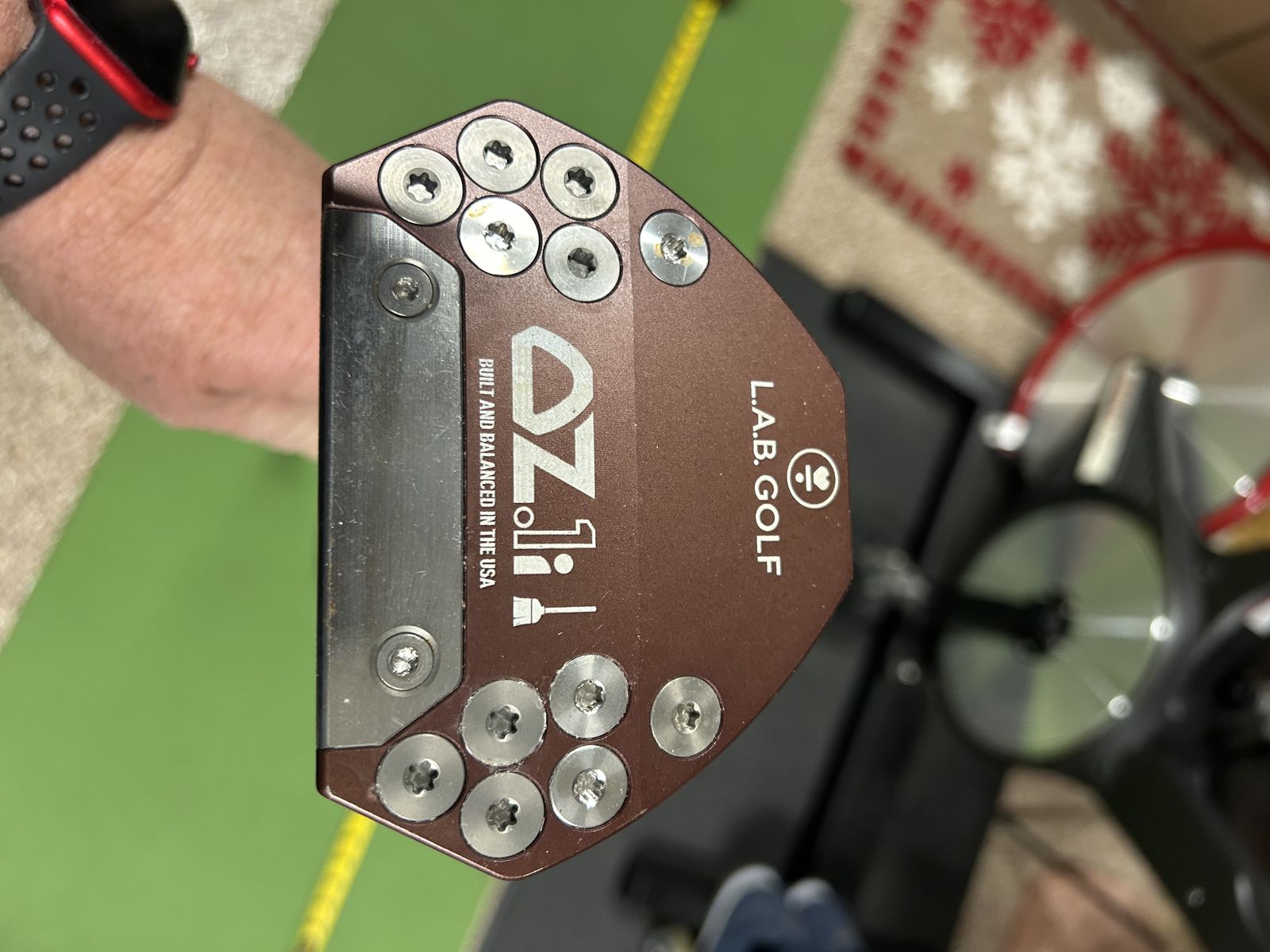 The L.A.B. Golf OZ.1i Broom Stick Putter