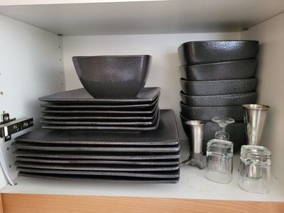 Used kitchen dishes