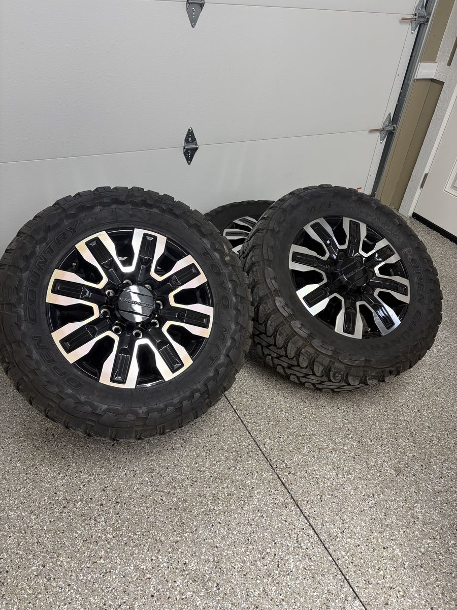 8x180 Denali Stocks On 35/12.50 Toyo M/T