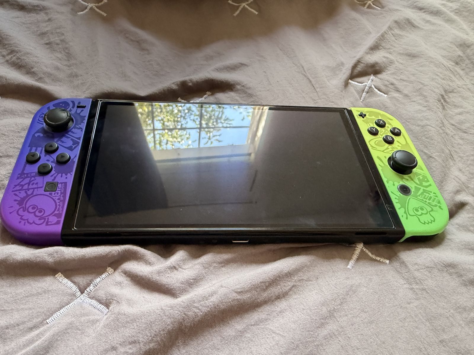 Nintendo Switch Splatoon 2 Edition Console with Extra Joy-Cons and Case. Micro SD