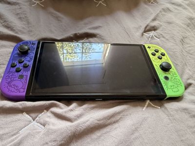 Nintendo Switch Splatoon 2 Edition Console with Extra Joy-Cons and Case. Micro SD