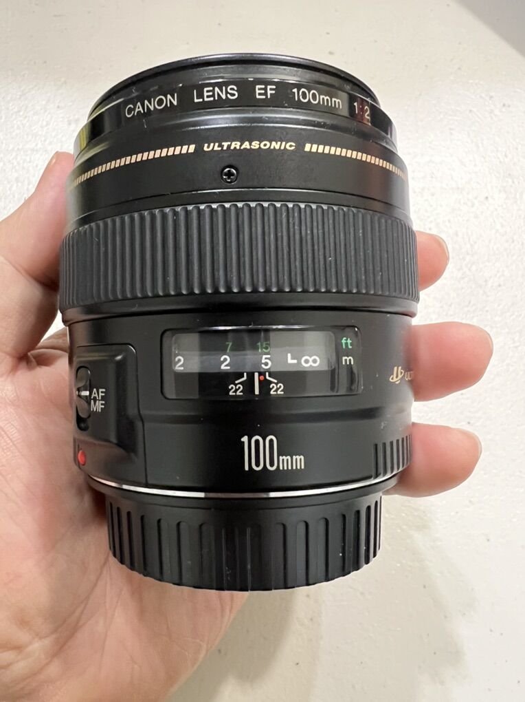 Canon lens EF 100mm 1:2 USM