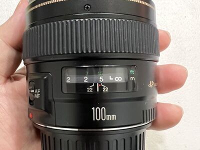 Canon lens EF 100mm 1:2 USM