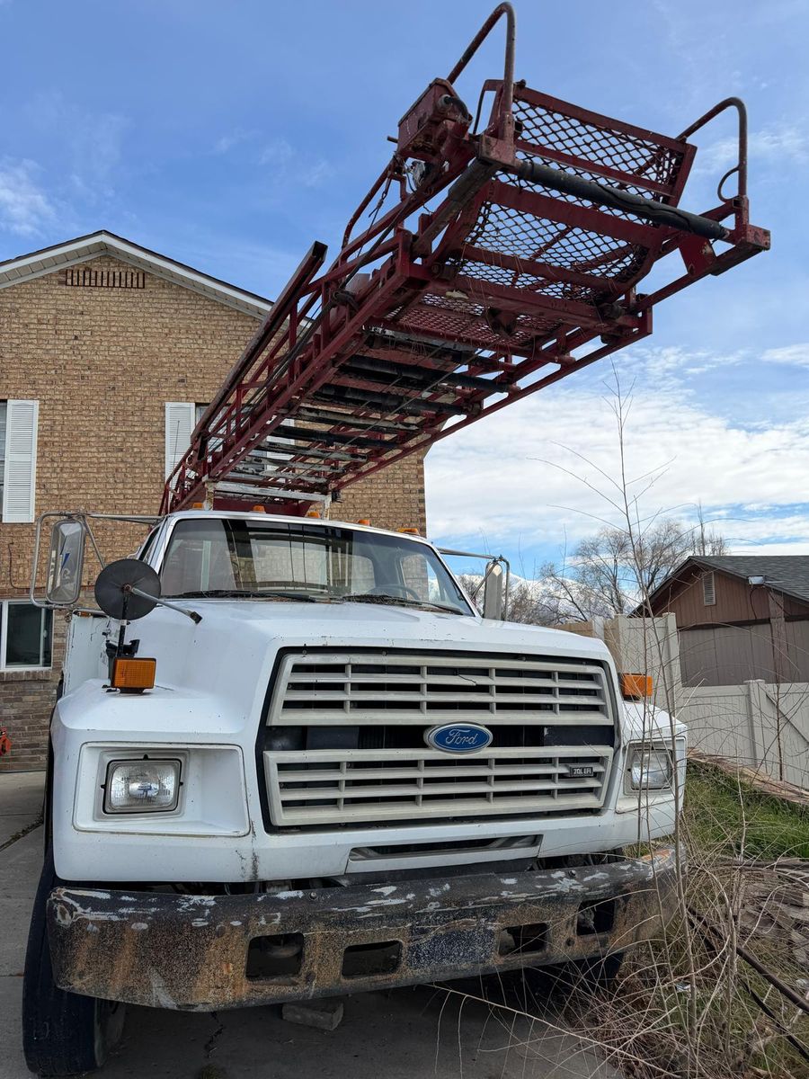 Ford truck 1998 with aerial ladder
