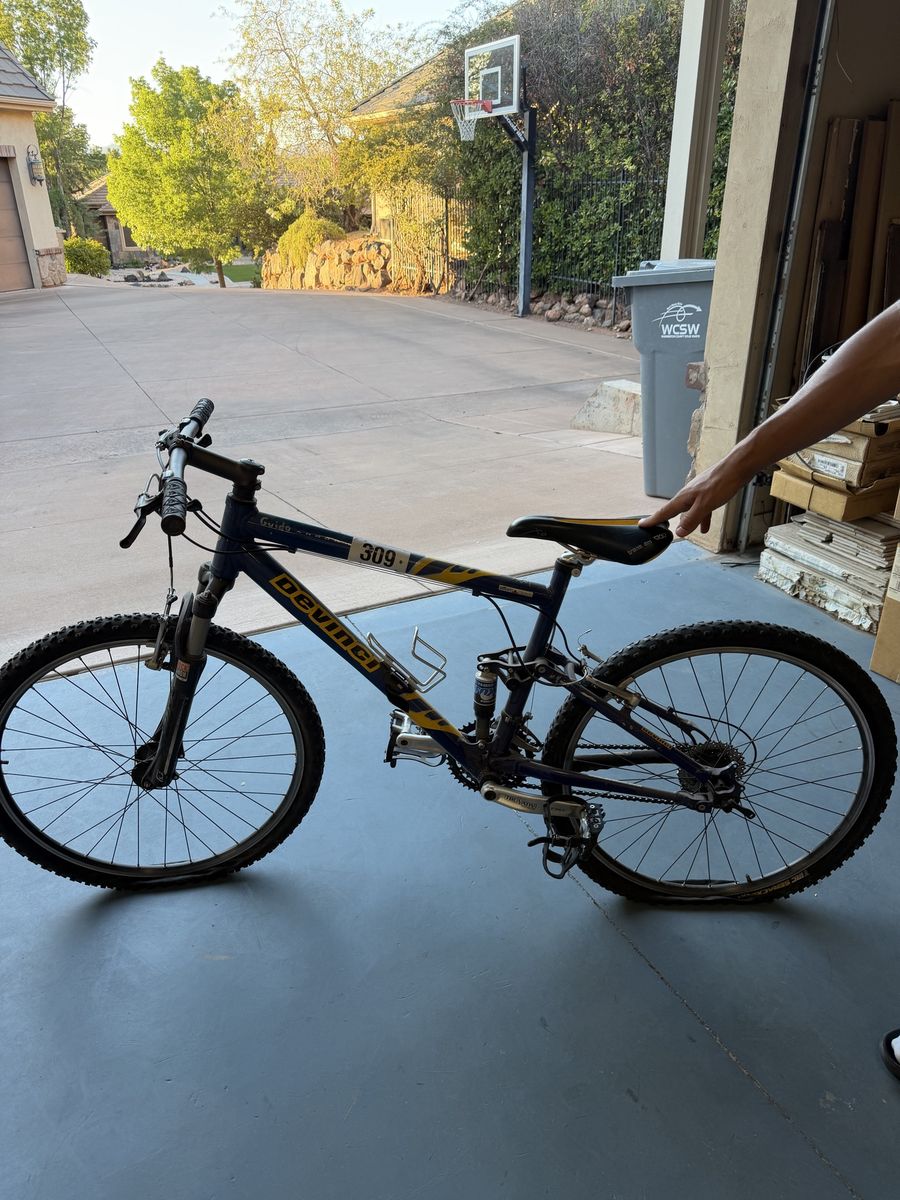 Devinci Full Suspension Mountain Bike - Blue/Yellow
