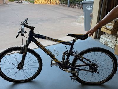 Devinci Full Suspension Mountain Bike - Blue/Yellow