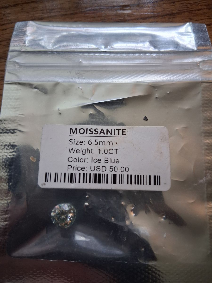 Diamonds moissinite