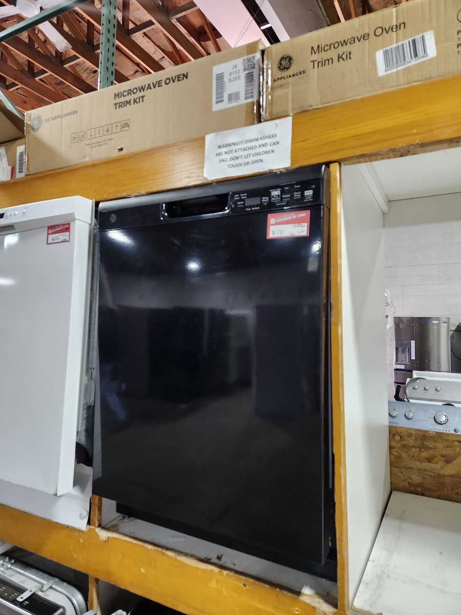 BEAUTIFUL GE DISHWASHER! WITH A FULL WARRANTY