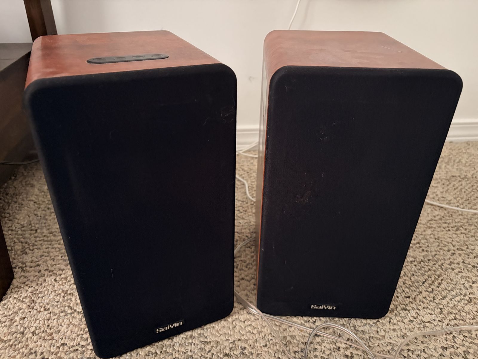 Saiyin DS6801 Powered Bookshelf Speakers - Wood Grain Finish