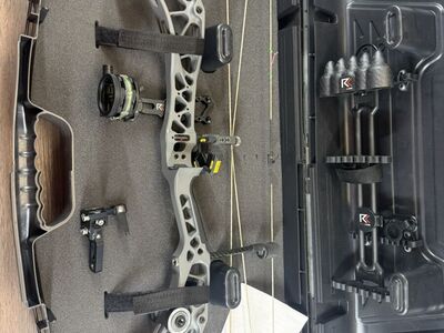 BOWTECH REVOLT X80 80LB COMPOUND BOW W/ ACCESSORIES, SEE DESCRIPTION
