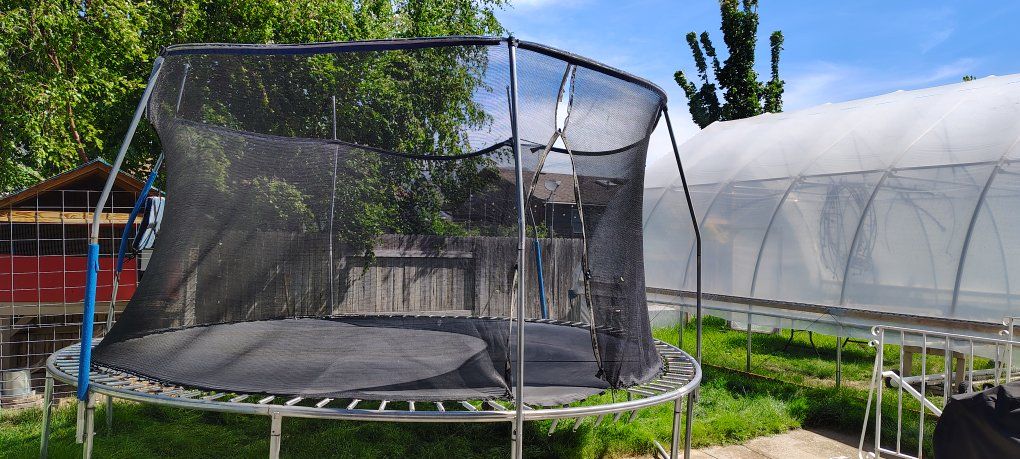 Large Outdoor Trampoline with Enclosure - Great for Family Fun!