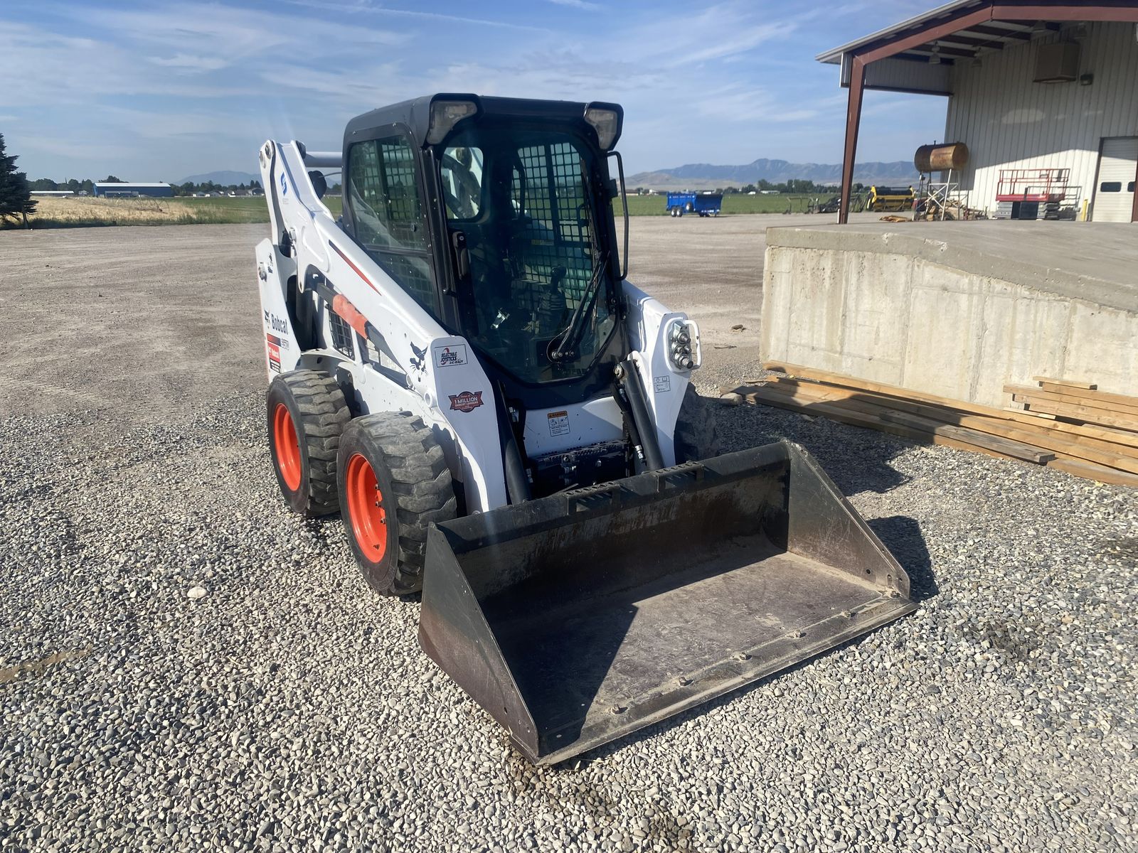 BOBCAT S570 Wheeled Skid Steer 027724