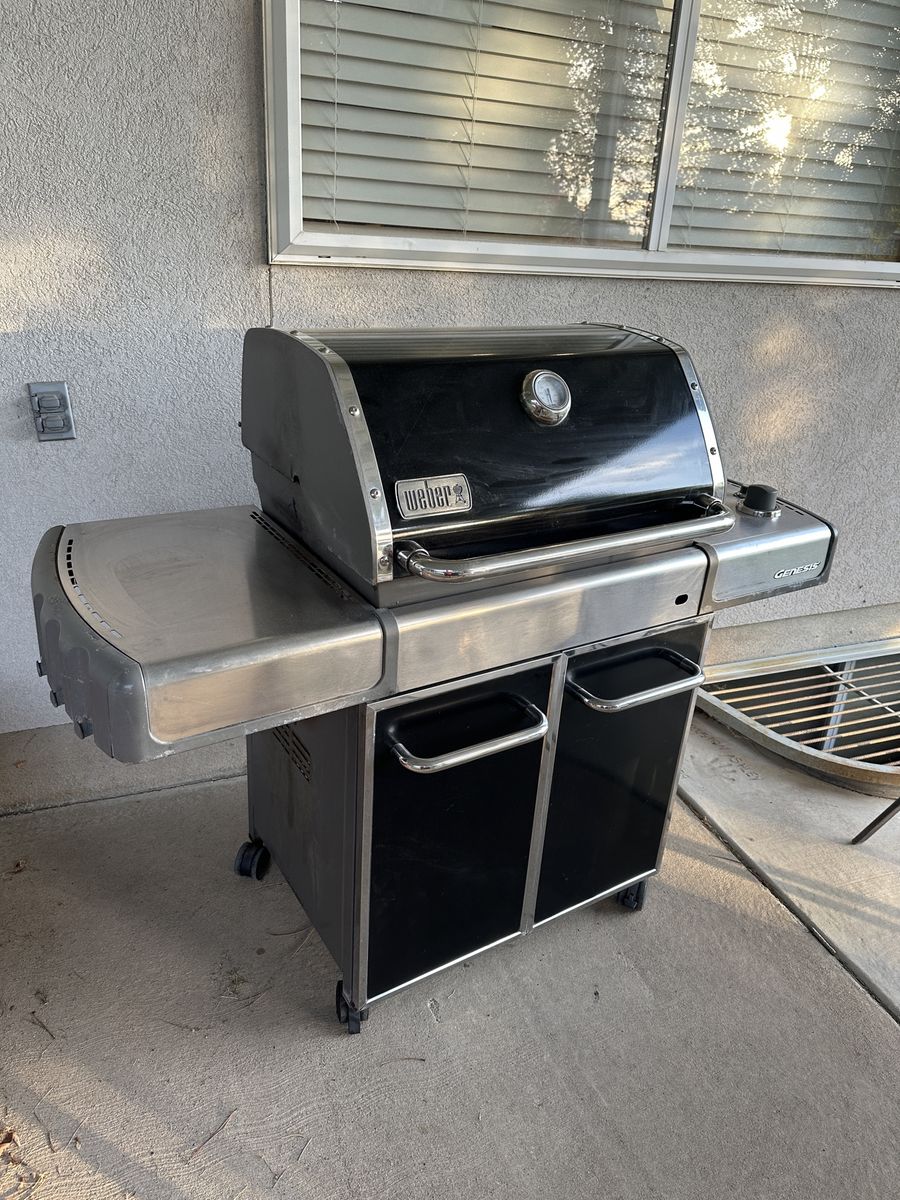 Weber Genesis natural Gas Grill Black & Stainless Steel with Side Burner & Storage (Natural Gas, not propane)