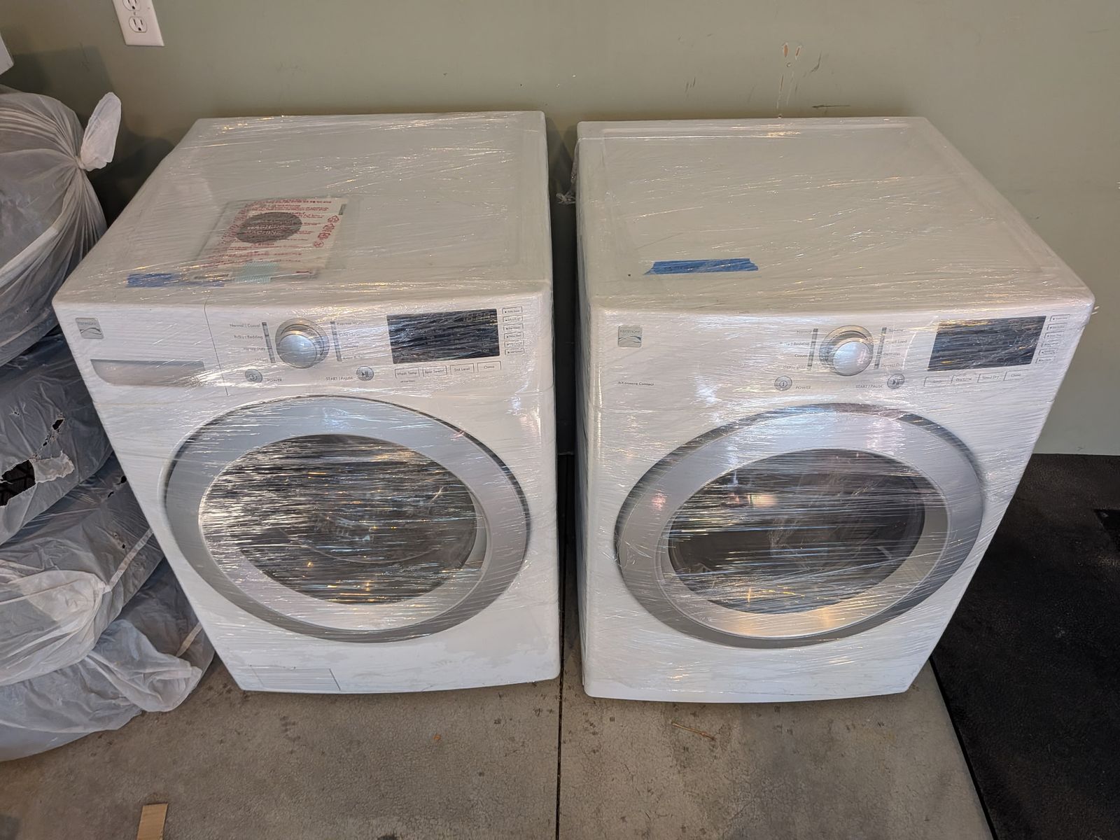 Washer dryer set