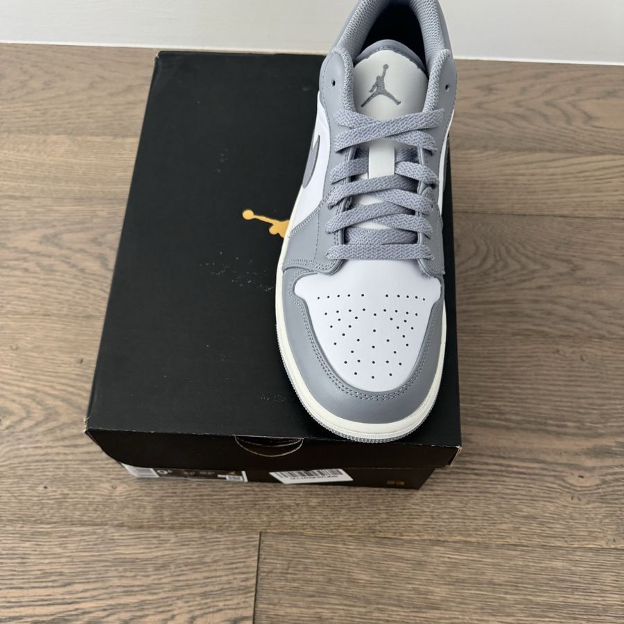 Brand new Air Jordan 1 Low Men size  9.5