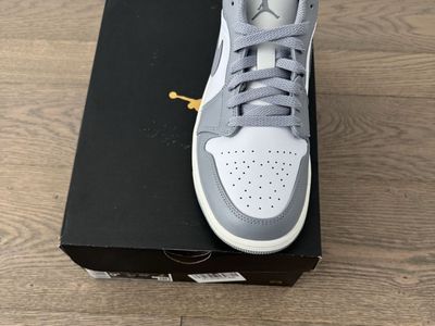 Brand new Air Jordan 1 Low Men size 9.5
