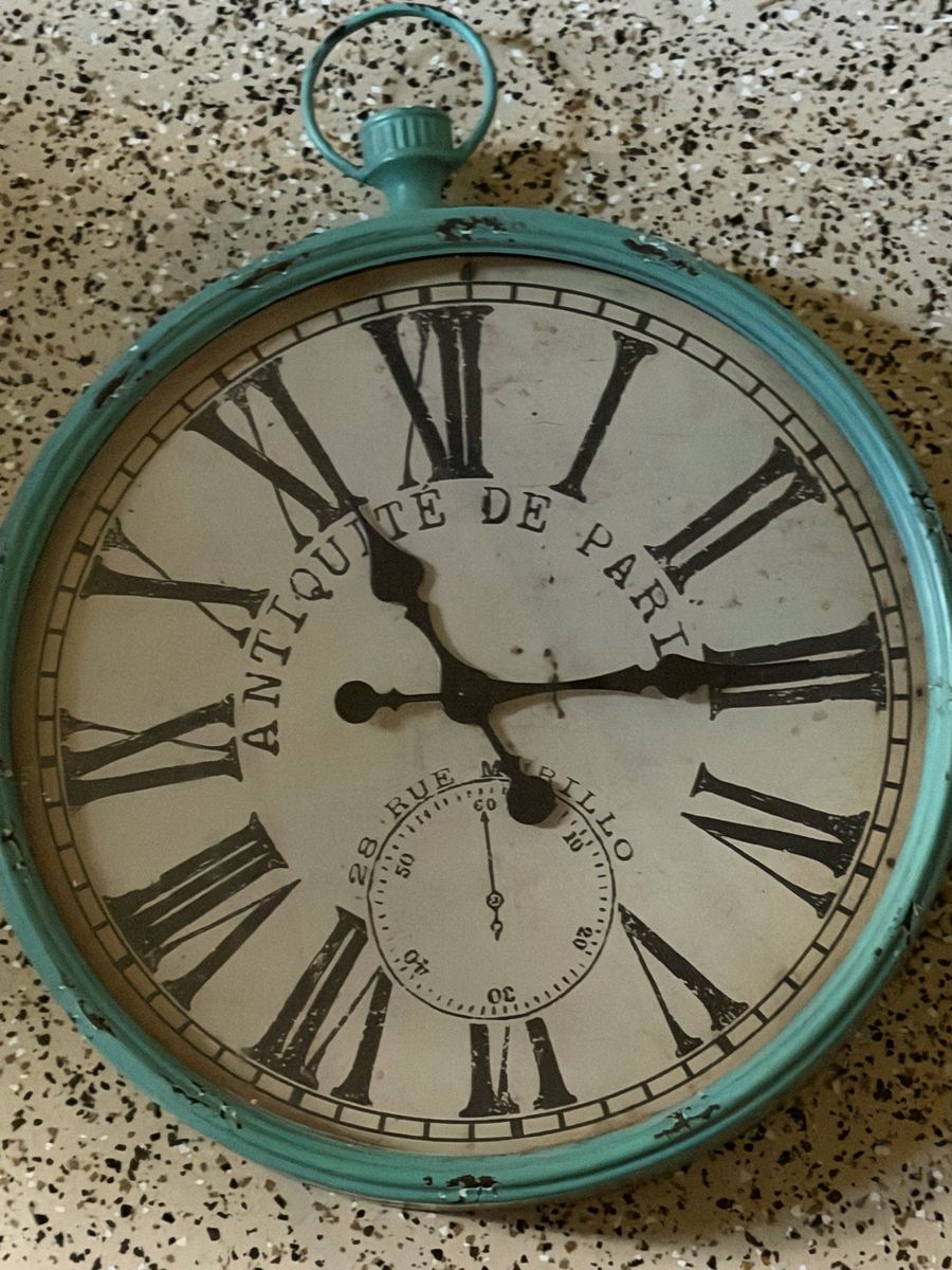 Large Clock Like A VintageHandwatch