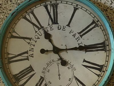 Large Clock Like A VintageHandwatch