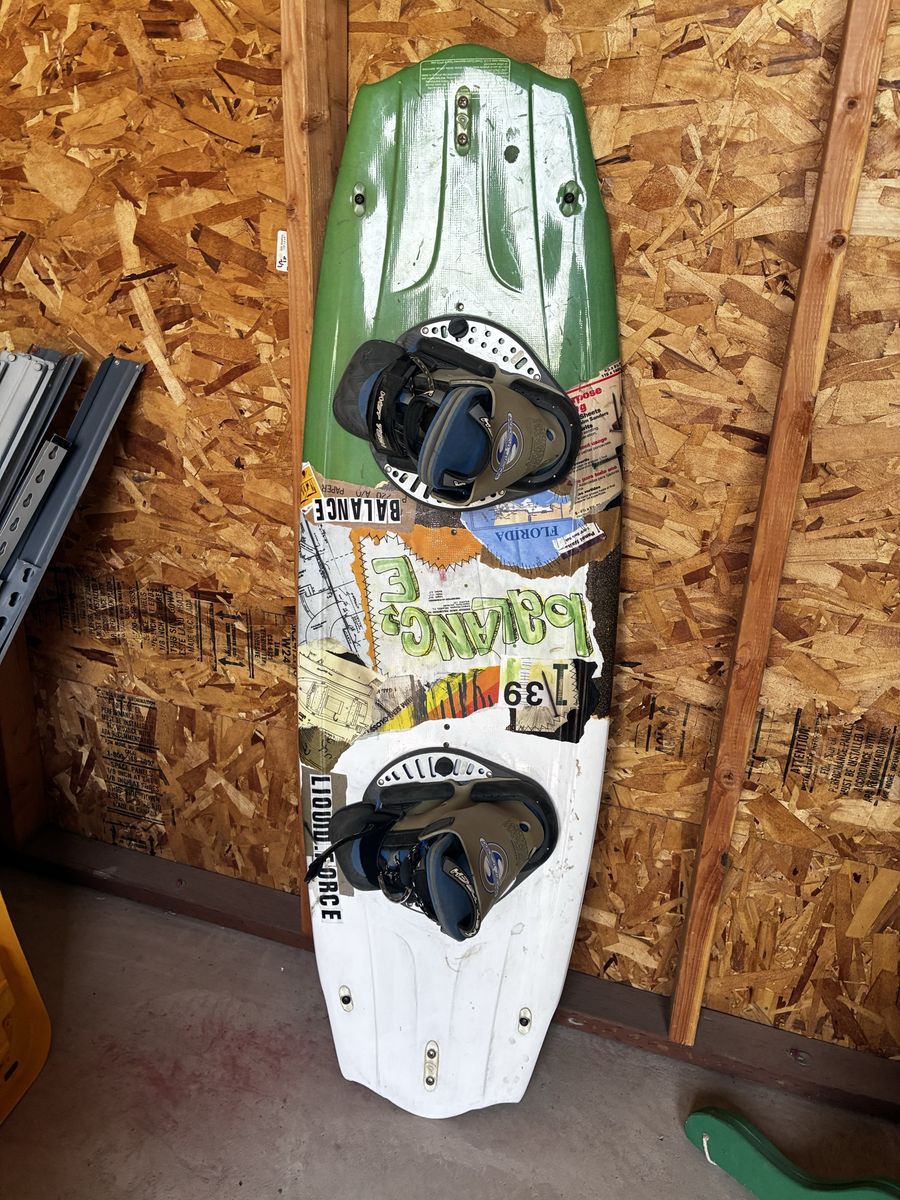 Liquid Force Balance 139 Wakeboard with Bindings