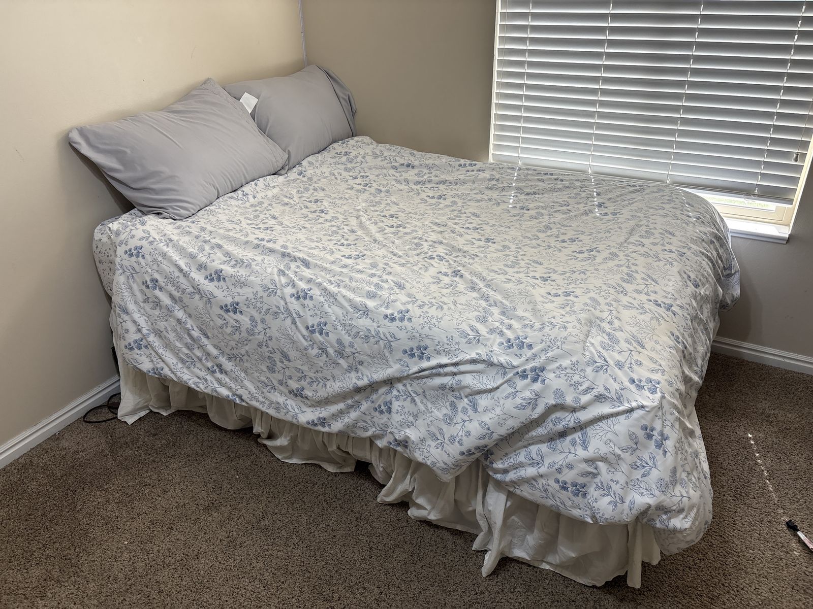 Nice Full-Size Bed - Everything Included