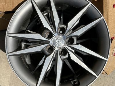 Used - (2) 2015 - 2017 Hyundai Sonata 18" x 7.5" Machined Charcoal alloy wheel