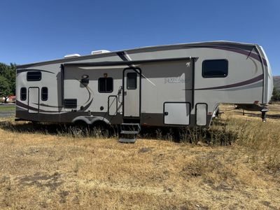 Fifth wheel camp trailer