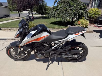 2021 KTM 390 Duke Motorcycle - White & Orange, Used - Great Condition