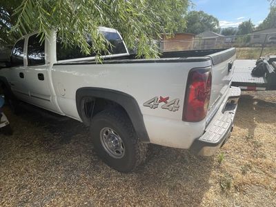 Chevrolet Silverado 4x4 Crew Cab Pickup Truck - White