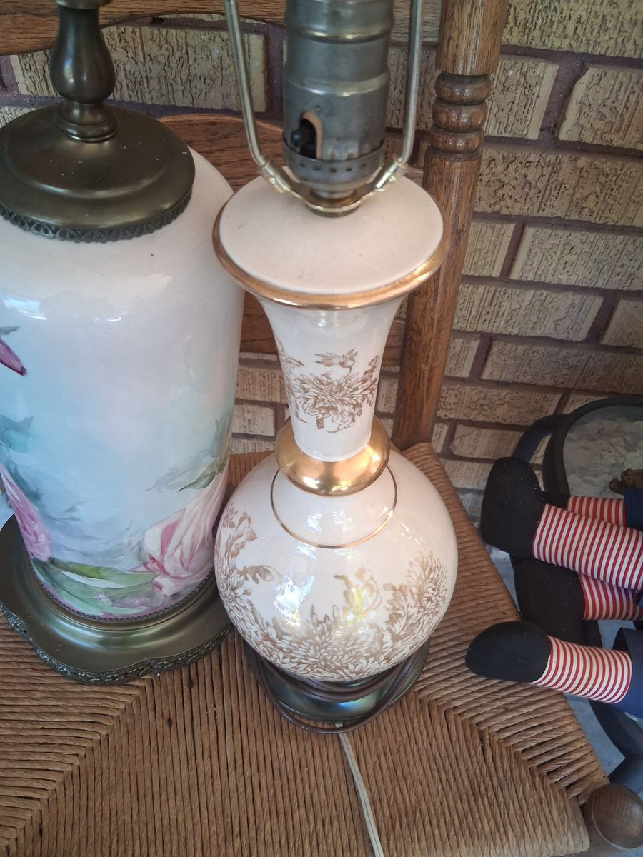 Vintage Ceramic Table Lamp with Gold Floral Design - Cream/Gold