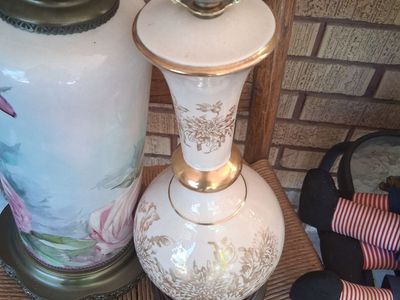 Vintage Ceramic Table Lamp with Gold Floral Design - Cream/Gold