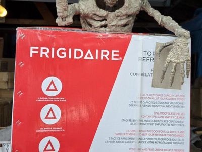 Frigidaire 7.5 Cu. Ft. Top Freezer Refrigerator