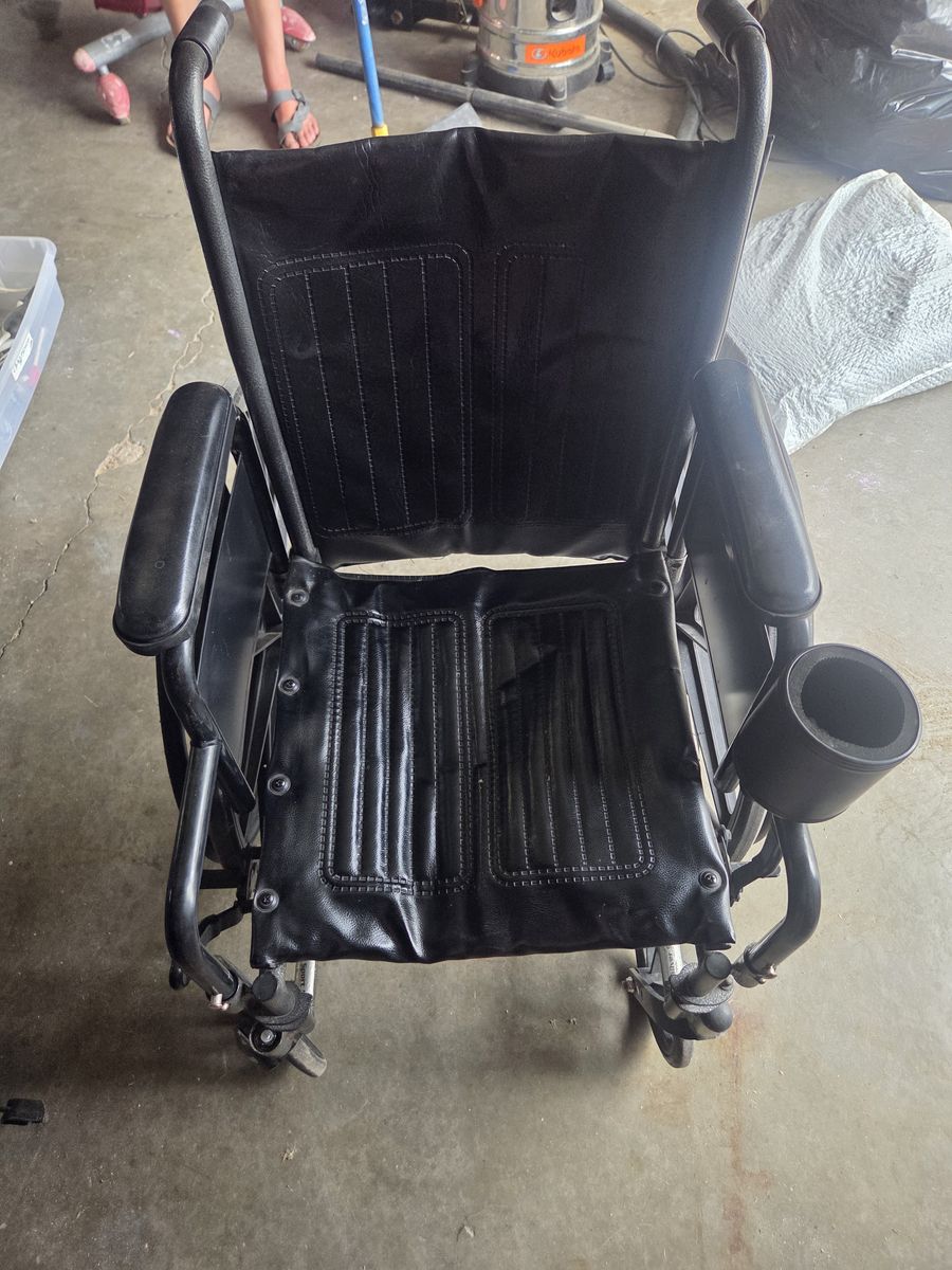Drive Medical Silver Sport 2 Folding Wheelchair with Cup Holder - Black